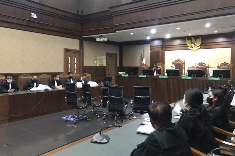 Jaksa Penuntut Umum (JPU) Komisi Pemberantasan Korupsi (KPK) menuntut terdakwa I PT Nindya Karya (Persero) dan terdakwa II PT Tuah Sejati membayar uang denda sebesar Rp 900 juta setelah dinilai terbukti secara sah dan meyakinkan menurut hukum bersalah melakukan tindak pidana korupsi. Tuntutan itu disampaikan jaksa dalam persidangan di Pengadilan Tindak Pidana Korupsi (Tipikor) pada Pengadilan Negeri (PN) Jakarta Pusat, Kamis (4/8/2022).