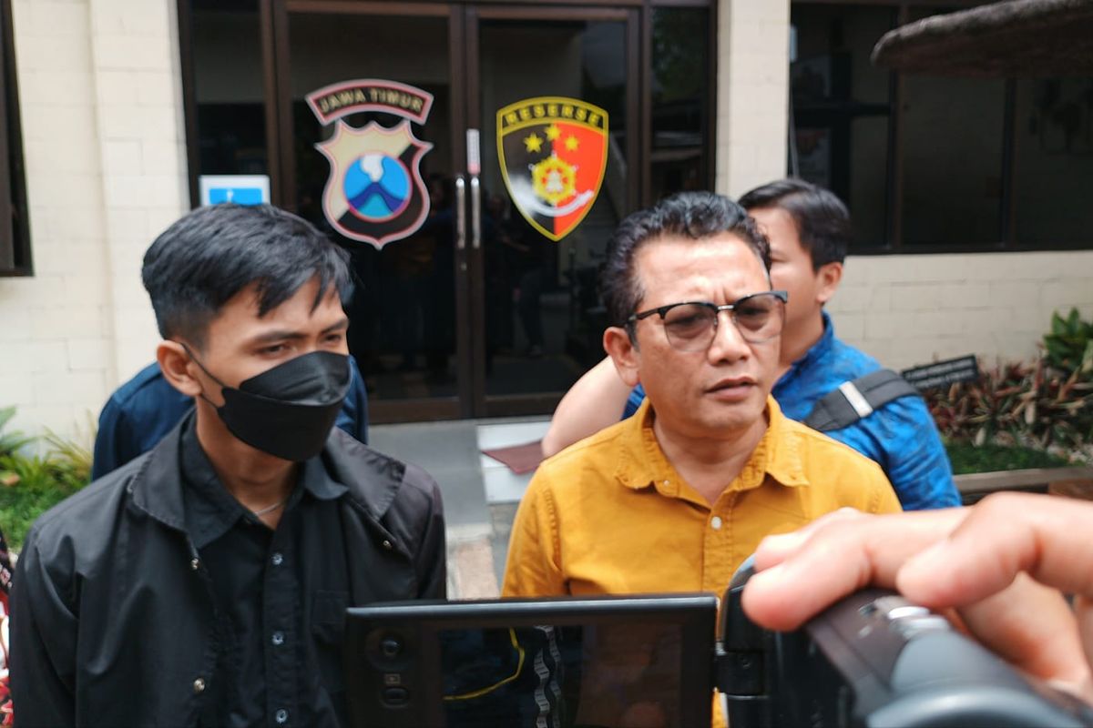 Wakil Ketua Lembaga Perlindungan Saksi dan Korban (LPSK), Edwin Partogi Pasaribu saat mendampingi pengunggah video yang diciduk oleh Polisi mendatangi Polres Malang, Jum'at (7/10/2022).