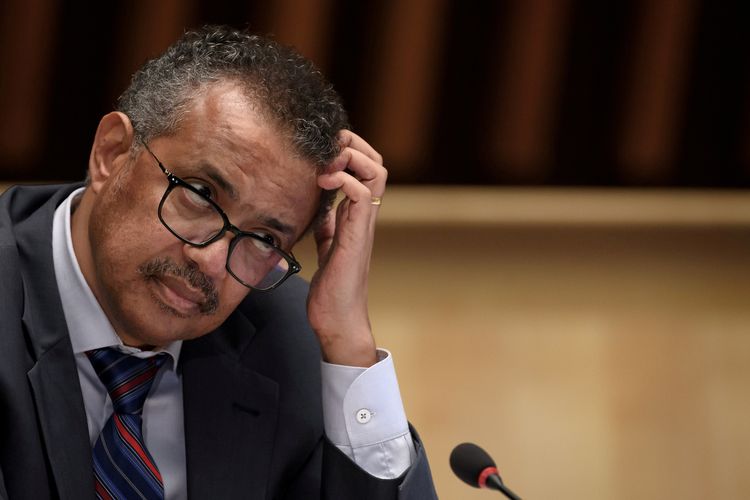 Direktur Jenderal WHO Tedros Adhanom Ghebreyesus saat menghadiri konferensi pers yang diadakan oleh Geneva Association of United Nations Correspondents (ACANU) di markas WHO, Jenewa, Swiss, pada 3 Juli 2020.