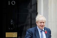 Keluar RS, PM Inggris Boris Johnson Lanjutkan Perawatan Covid-19 di Rumah