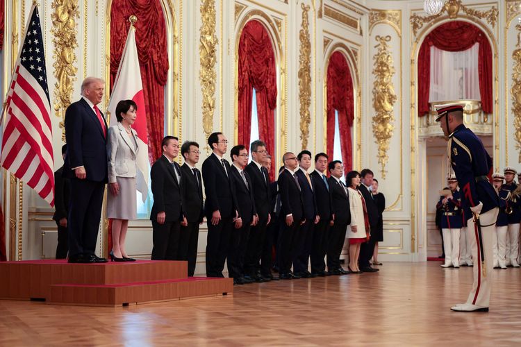 Presiden AS Donald Trump dan Perdana Menteri Jepang Sanae Takaichi menghadiri pertemuan bilateral di Istana Akasaka di Tokyo, Jepang, 28 Oktober 2025. 