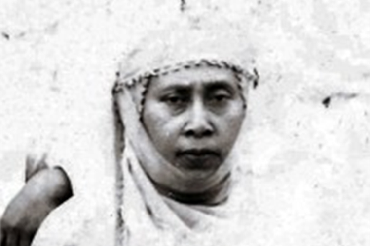 Nyai Ahmad Dahlan atau Siti Walidah.