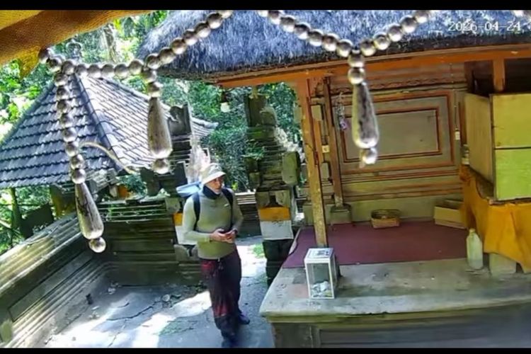 WNA di Bali Curi Uang Sumbangan Pura Rp 1,8 Juta, Aksinya Terekam CCTV