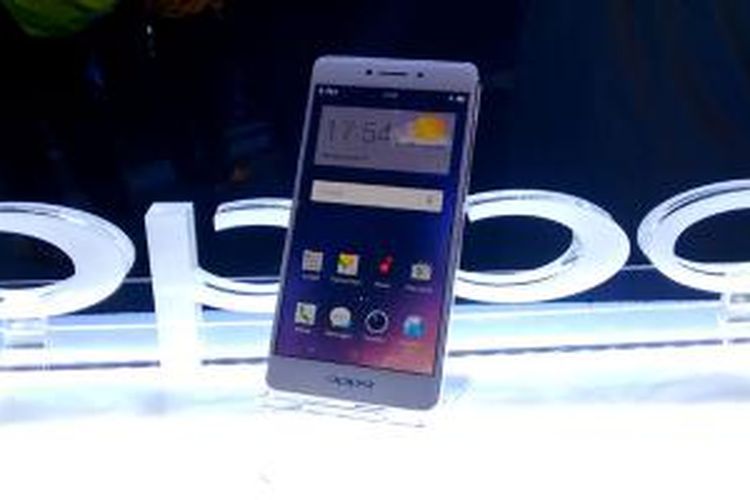 Smartphone OPPO R7s dengan ColorOS 2.1 dan RAM 4GB mendukung pengalaman super cepat saat beraktivitas