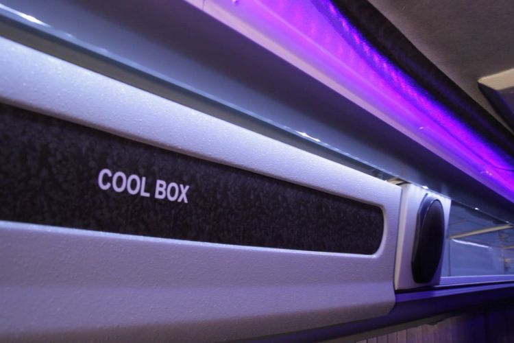 Cooler box di cabin bus