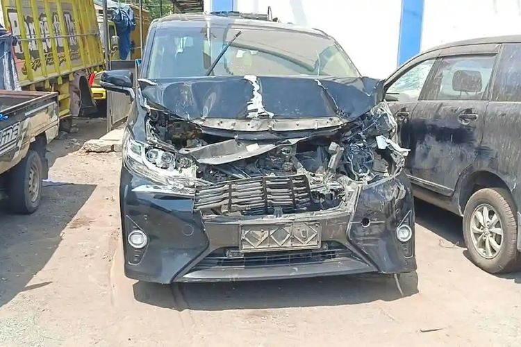 Kronologi Mobil KH Anwar Zahid Kecelakaan Beruntun di Bojonegoro, Terjepit Truk Saat Antre Jalan