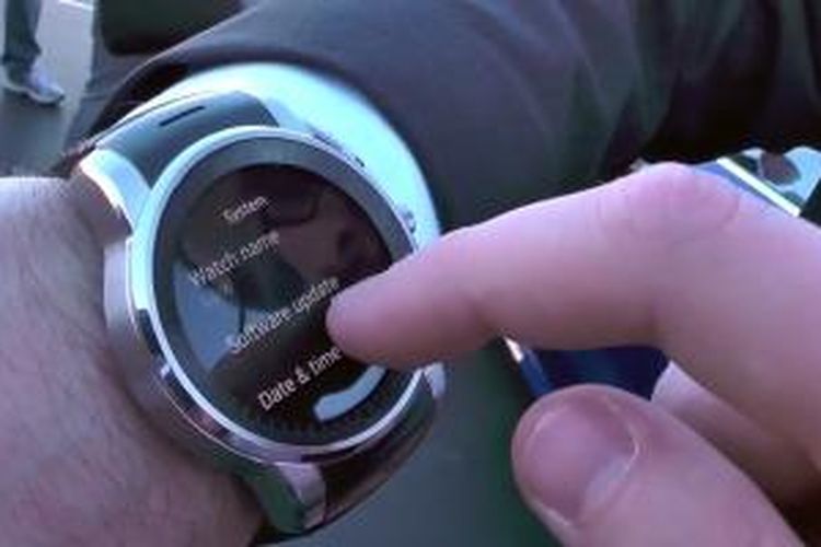 Smartwatch buatan LG ini dibuat bekerjasama dengan Audi.