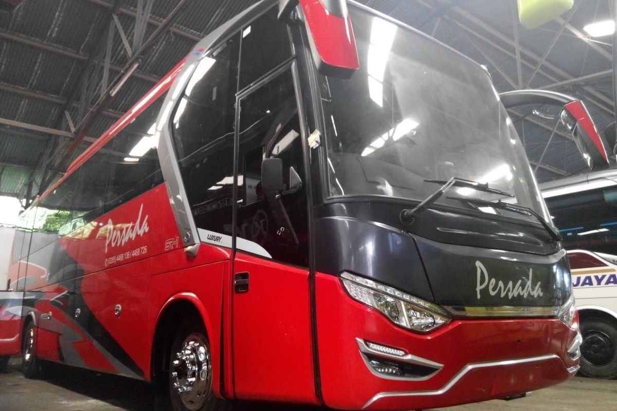 Bodi bus All New Legacy SR1 buatan Karoseri Laksana 