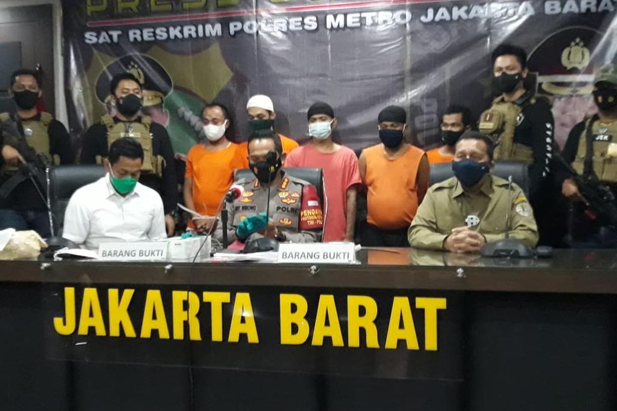 Konferensi pers pengungkapan pelaku begal sepeda di Mapolres Jakarta Barat, Kamis (28/1/2021).
