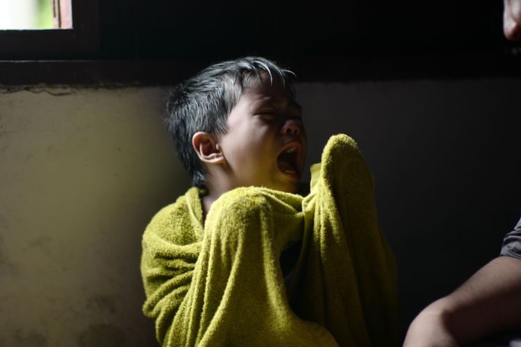 Cara Terbaik Menenangkan Anak Tantrum Menurut Psikolog