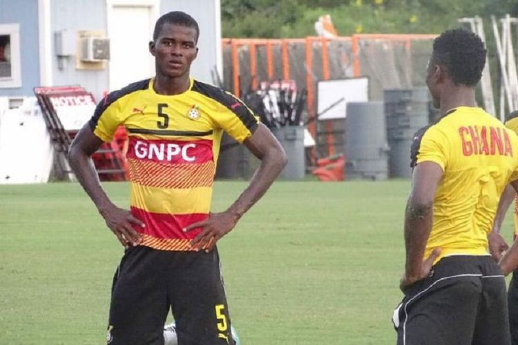 Samuel Sarfo (kiri), seorang kopral di kepolisian yang sempat menjadi pengawal timnas Ghana, kini menjadi bagian dari tim tersebut dan melakoni debut pada Sabtu (3/7/2017). 