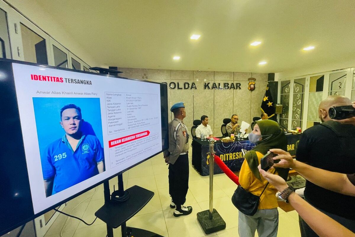 Seorang warga binaan Rumah Tahanan Kelas IIB Sambas, Kalimantan Barat (Kalbar) Khairil Anawar kembali ditangkap atas dugaan membuat dan menyebarkan meme tentang Ida Dayak yang membuat resah masyarakat. Kabid Humas Polda Kalbar Kombes Pol Raden Petir Wijaya mengatakan, pelaku yang merupakan terpidana kasus pencabulan dan narkoba dengan hukuman 18 tahun tersebut sudah diperiksa dan mengakui perbuatanya.