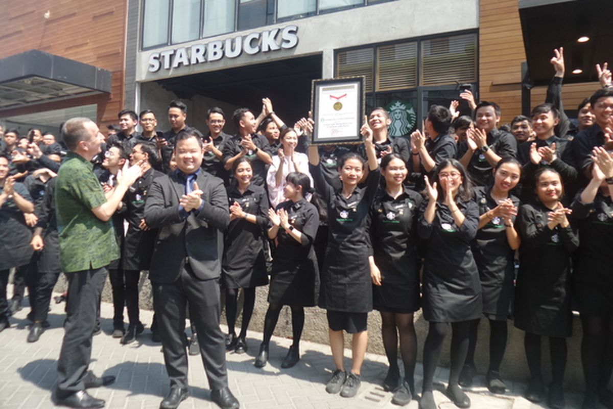 Starbucks Indonesia memecahkan rekor Museum Rekor Indonesia (MURI) untuk Penyelenggaraan Coffee Brewing Master Class 24 Jam Tanpa Henti, Selasa (1/10/2019).