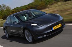 Tesla Siap Rilis Teknologi Berkendara Otonom Akhir Tahun Ini