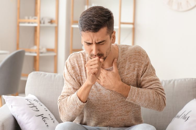 Batuk adalah salah satu tanda paru-paru mulai tak sehat.