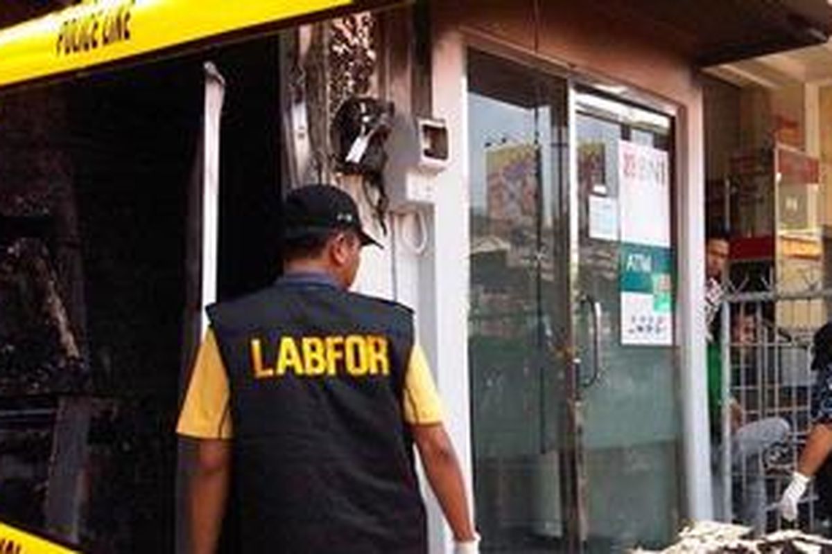 Puslabfor Polri Periksa Lokasi  Ledakan di Gejayan, Yogyakarta