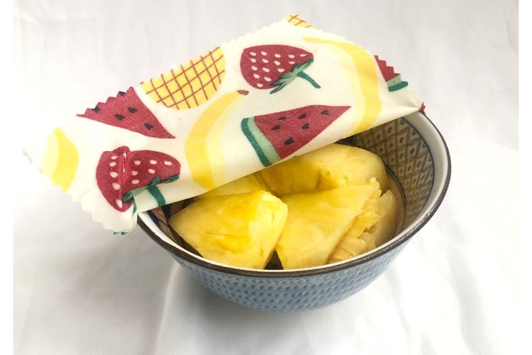 Beeswax wrap Halo Baba untuk membungkus makanan. 