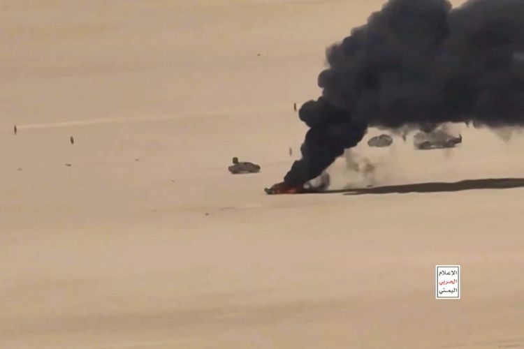 Houthi Klaim Rudal Balistik Hantam Bandara Internasional Riyadh, Saudi Bantah