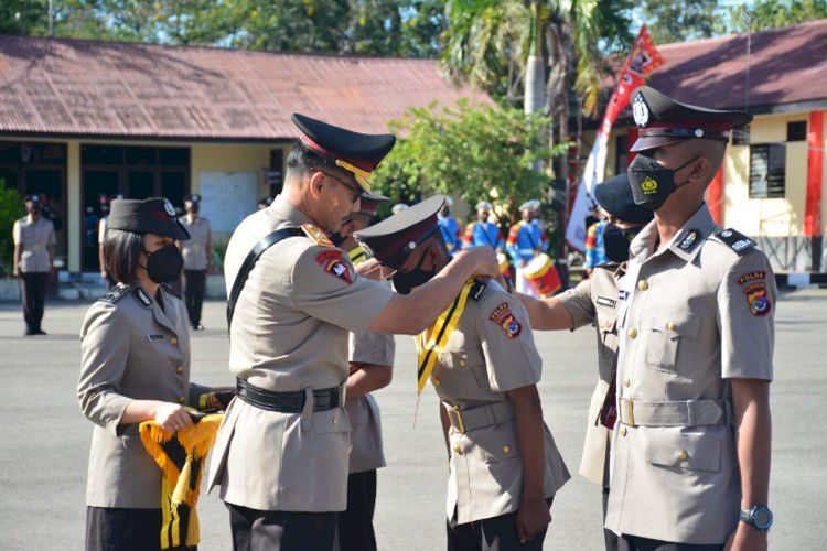 Wakapolda NTT Brigjen Pol Heri Sulistianto, saat melantik melantik 249 bintara Polri gelombang I tahun anggaran 2022 di lapangan Sekolah Polisi Negara (SPN) Polda NTT, Kamis (7/7/2022) pagi