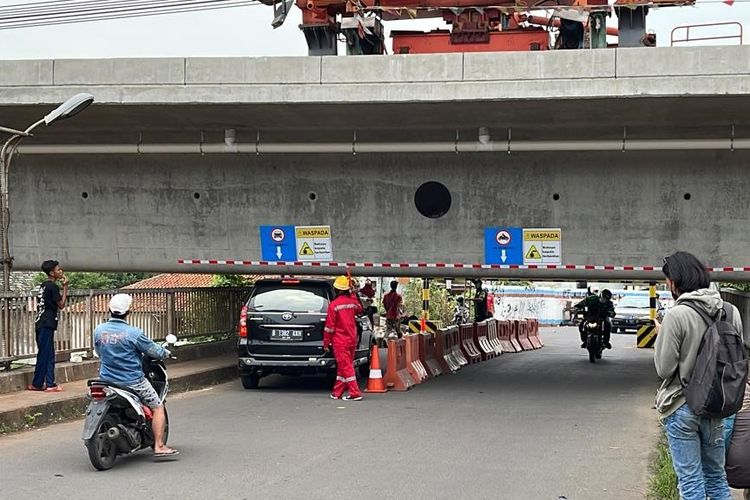 Jembatan Curug di Bekasi, yang menghubungkan Kalimalang dan Pondok Gede.