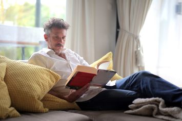 Rekomendasi Novel tentang Kehidupan yang Dapat Dijadikan Pilihan di Kala Waktu Luang