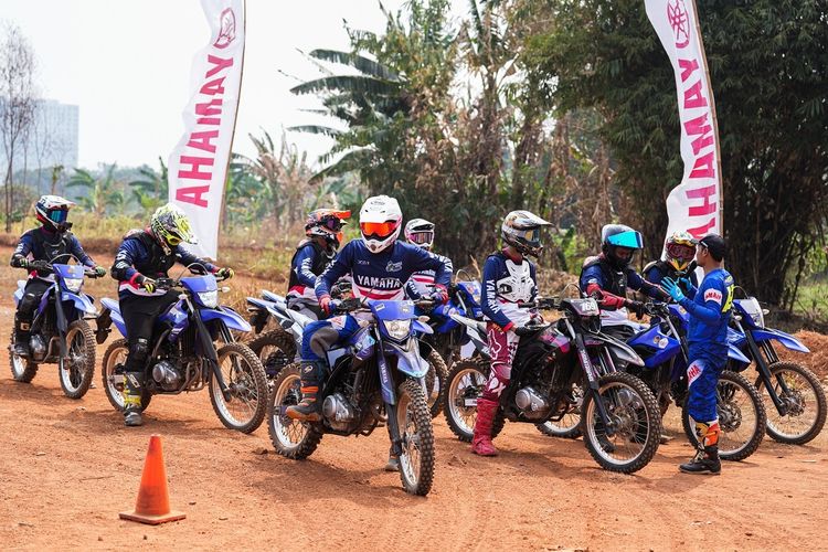 WR155 R dan YZ Series: Uji Ketangkasan di Lintasan Tanah Yamaha