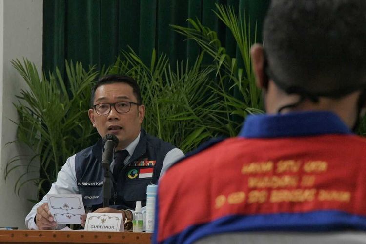 Sejumlah perwakilan serikat pekerja beraudiensi dengan Gubernur Jawa Barat Ridwan Kamil di Gedung Sate, Jalan Diponegoro, Kota Bandung, Senin (9/11/2020).