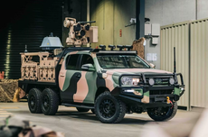 Modifikasi Toyota Hilux Jadi Kendaraan Militer Siap Tempur