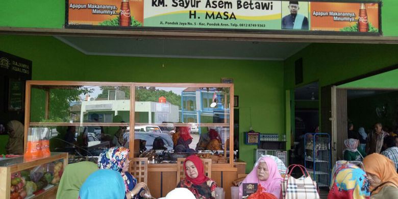 Rumah Makan Sayur Asem Betawi H Masa, di Pondok Aren, Tangerang Selatan, Banten, Selasa (22/8/2017).