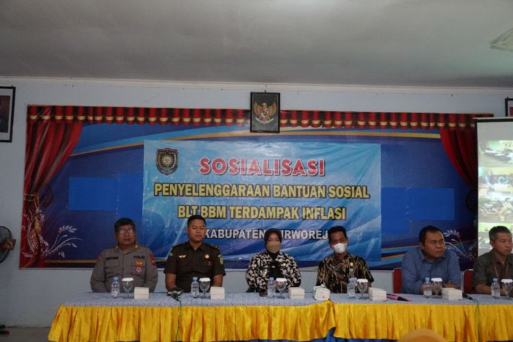 Pemerintah Kabupaten Purworejo melalui Dinas Sosial  mengadakan sosialisasi penyelenggaraan bantuan sosial Bantuan Langsung Tunai Bahan Bakar Minyak (BLT BBM) bagi sejumlah sektor yang terdampak inflasi dan resesi.