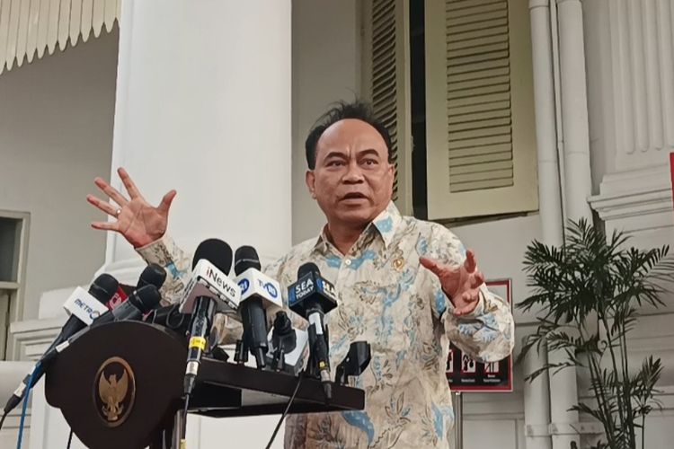 Menteri Komunikasi dan Informatika (Kominfo) Budi Arie Setiadi saat memberikan keterangan pers di Istana Kepresidenan, Jakarta, Selasa (25/7/2023).