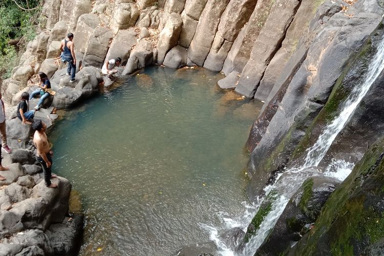 Air terjun Cunca Jami yang berada di Desa Cunca Wulang, Kecamatan Mbeliling, Manggarai Barat sebagai salah satu destinasi untuk melihat keunikan air terjun, Selasa, (22/9/2020). (HANDOUT/Felix Janggu/Warga Warsawe, Manggarai Barat)