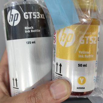 Botol tinta hitam HP GT53XL memiliki volume 135 ml, sementara keempat botol tinta warna masing-masing bervolume 50 ml. 