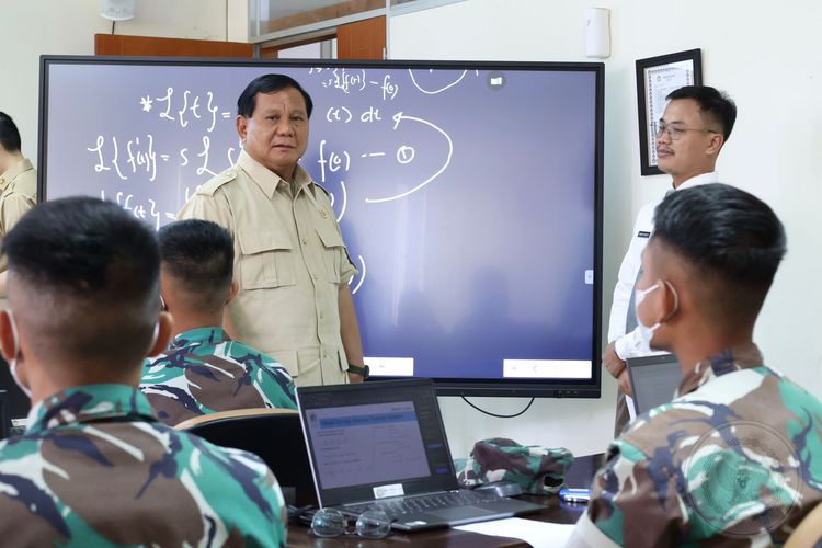 Menteri Pertahanan Prabowo Subianto saat mengunjungi Unhan di Bogor, Jawa Barat, Senin (19/9/2022).