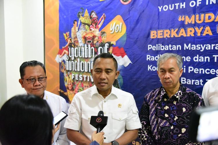 Kepala Badan Nasional Penanggulangan Terorisme (BNPT) Komisaris Jenderal Polisi (Komjen Pol) Eddy Hartono dalam kegiatan Youth of Indonesia (YoI), di Aula Lembaga Penelitian dan Pengabdian kepada Masyarakat (LPPM) Universitas Pendidikan Indonesia (UPI) di Bandung, Rabu (16/10/2024). 