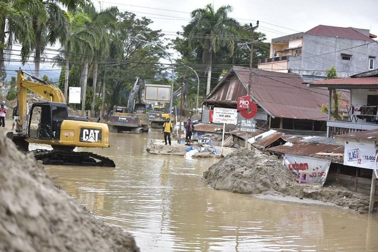 Banjir Bandang Sungai Masamba di Kabupaten Luwu Utara.