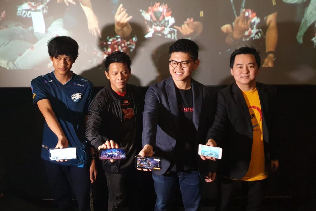 Dari kiri ke kanan: Muhammad Farchan Ridha dari tim e-sports EVOS, pendiri The Pillars Nazril Irham (Ariel),  Produser Garena Free Fire Christian Wihananto, serta co-founder dan CEO RRQ E-Sports Andrian Pauline, berfoto bersama adalam konferensi pers Free Fire Master League di Jakarta, Selasa (14/1/2020)