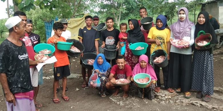 Suasana pelaksanaan Tebar Hewan Kurban di kawasan DD Farm Ronting, Desa Satar Kampas, Kecamatan Lamba Leda Utara, Manggarai Timur, NTT.