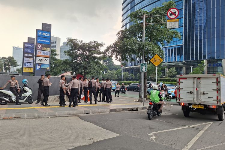 Polisi Larang Demo di Bundaran HI, Akan Kembali Blokade Massa Depan Thamrin Nine