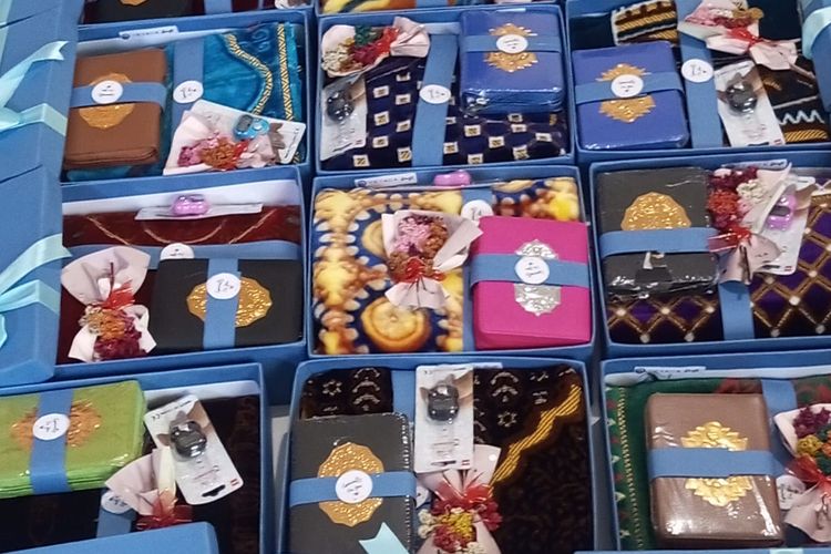 Contoh hampers seperangkat alat ibadah dari Tryada Craft