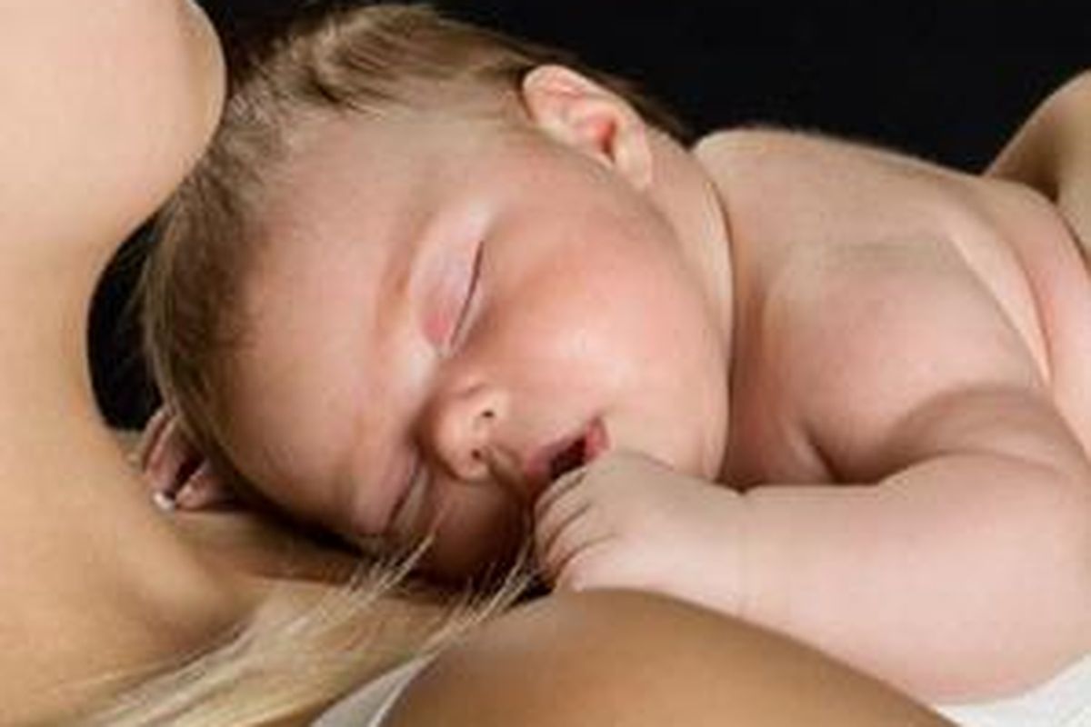 Tubuh si ibu yang baru melahirkan akan merasakan banyak ketidaknyamanan dan perubahan. 