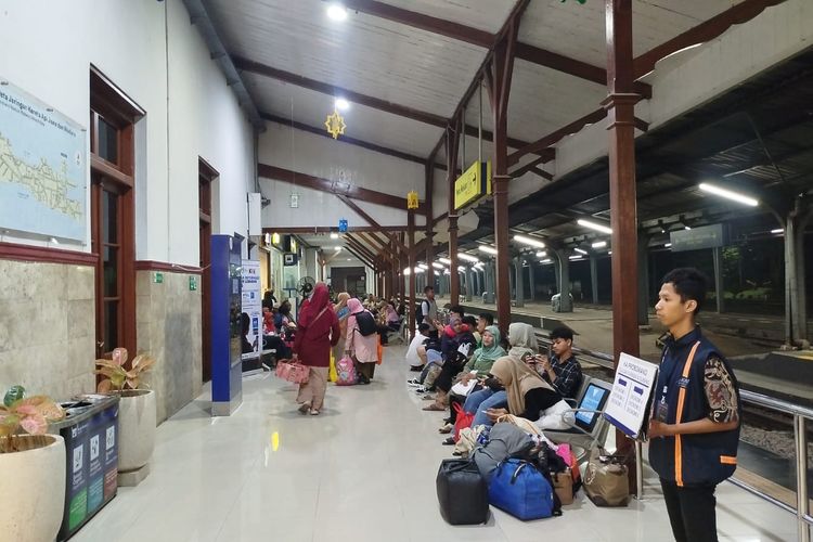 Arus Balik, Penumpang Kereta Api di Daop 9 Jember Tembus 11.694 Orang di H+1 Lebaran