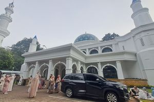 Jokowi Shalat Idul Fitri di Masjid Jami' Al-Bina GBK Jakarta
