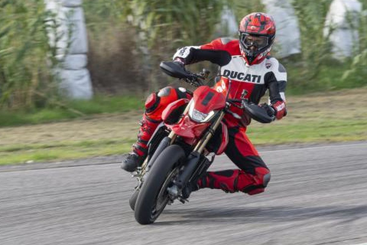 Ducati Hypermotard 698 Mono resmi meluncur, harga mulai Rp 213 jutaan