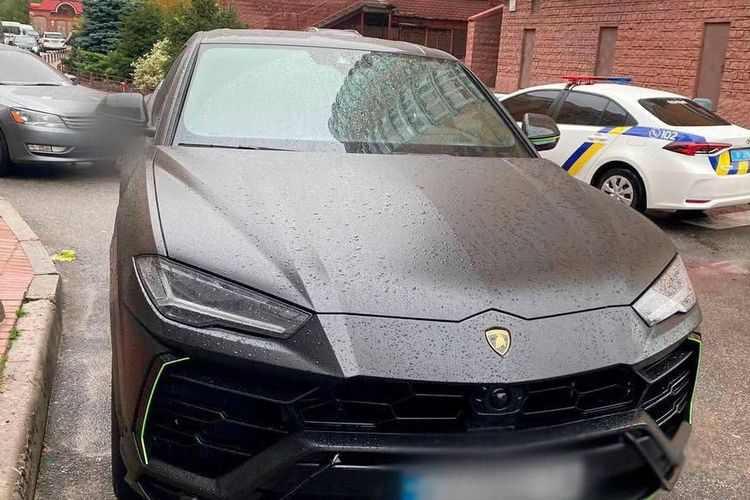 Lamborghini milik Konstantin Galich, di mana ia ditemukan meninggal dunia.