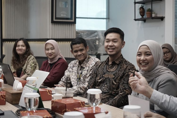Maybank Indonesia gandeng Dompet Dhuafa sebagai pengelola dana bantuan untuk guru ngaji dan gerakan mencetak generasi Qur'ani di Indonesia, Jakarta, Rabu (24/1/2024).
