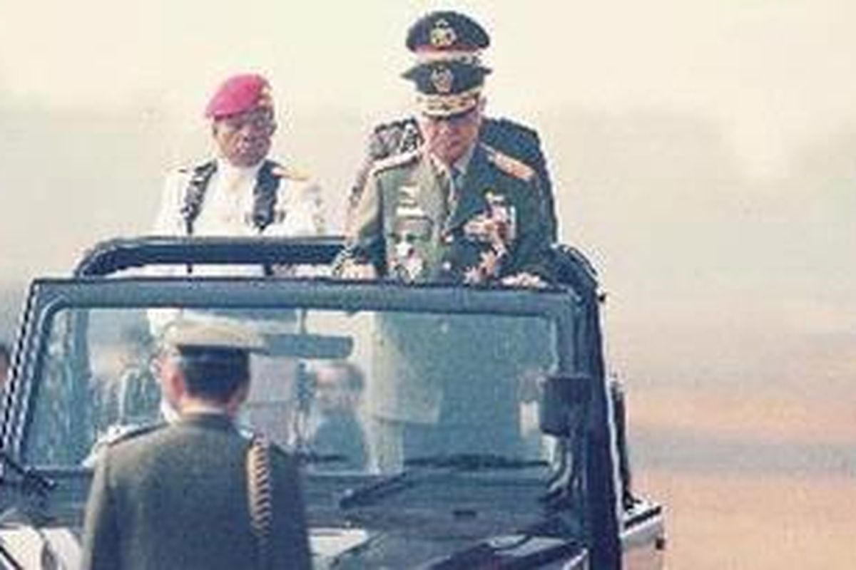 Soeharto pada Peringatan Hari ABRI pada 5 Oktober 1997 di Halim Perdana Kusuma. 