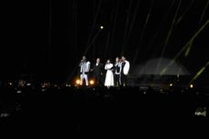 'Sedapnya' Duet Boyzone dan Isyana Sarasvati di Panggung Konser