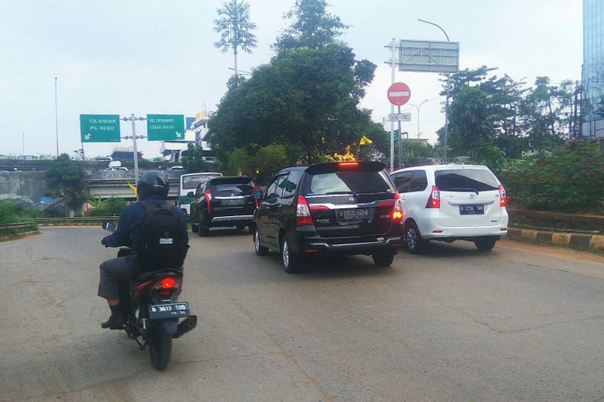 Persimpangan Jalan Pangeran Antasari dengan Jalan TB Simatupang, Selasa (20/6/2017).