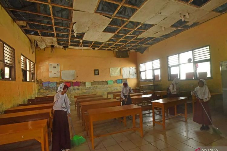 303 Ruang Kelas di Kota Serang Rusak, Siswa Masuk Sekolah dengan Sistem Shift
